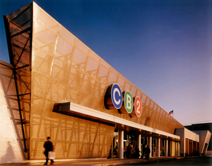 19E-13_Crate & Barrel: First CB2 Store Signage_Alessandro Franchini/C&B Team