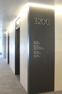 20E-13_Signage & Wayfinding: Kellogg School of Management - Global Hub_Kim Cardosi, Ashley Fewell, & Ted Kiper